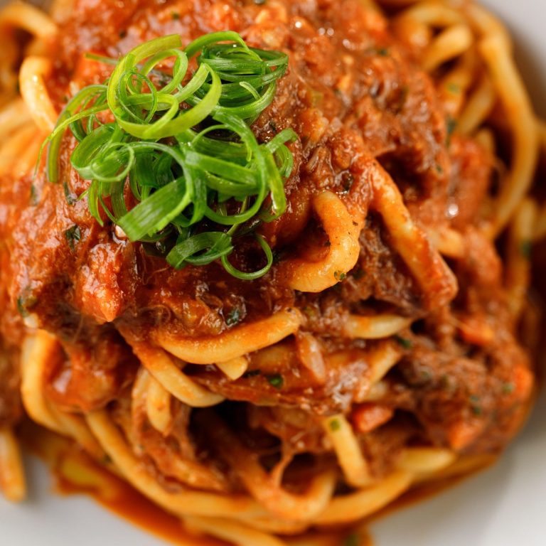 SPAGHETTONI AL RAGU DI AGNELLO